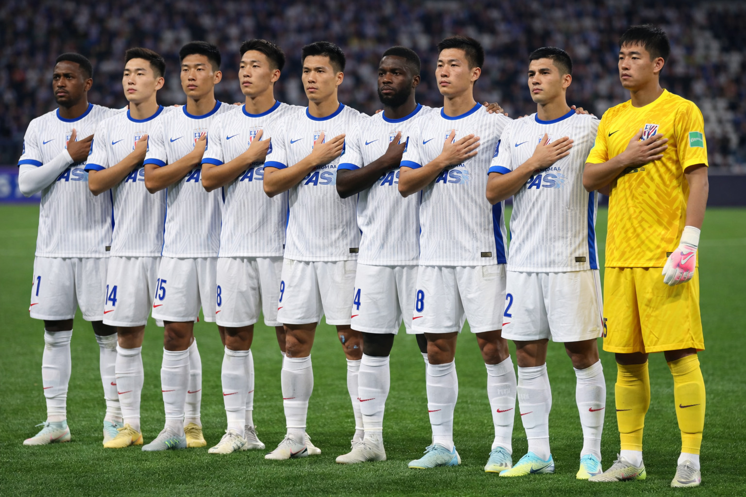 邵佳一新周期正式启动！高天意入选背后，国足中场正在重建